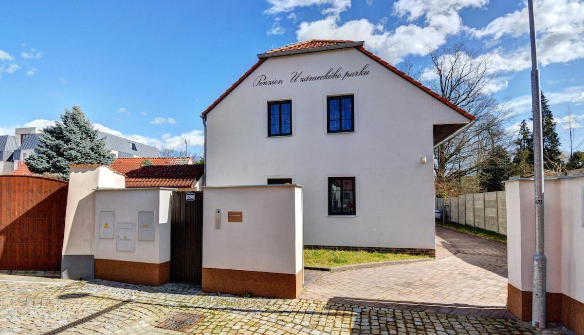 Penzion U Zameckeho Parku Třeboň Exteriör bild