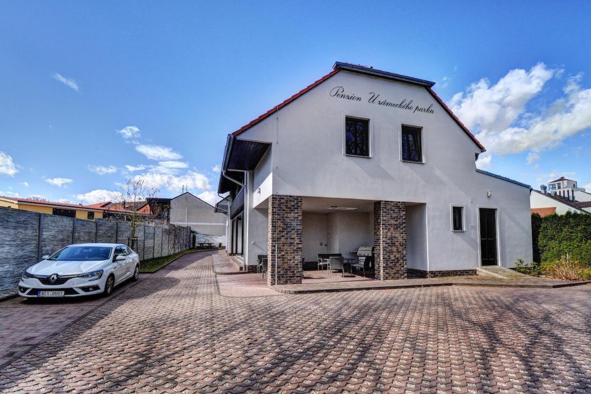 Penzion U Zameckeho Parku Třeboň Exteriör bild