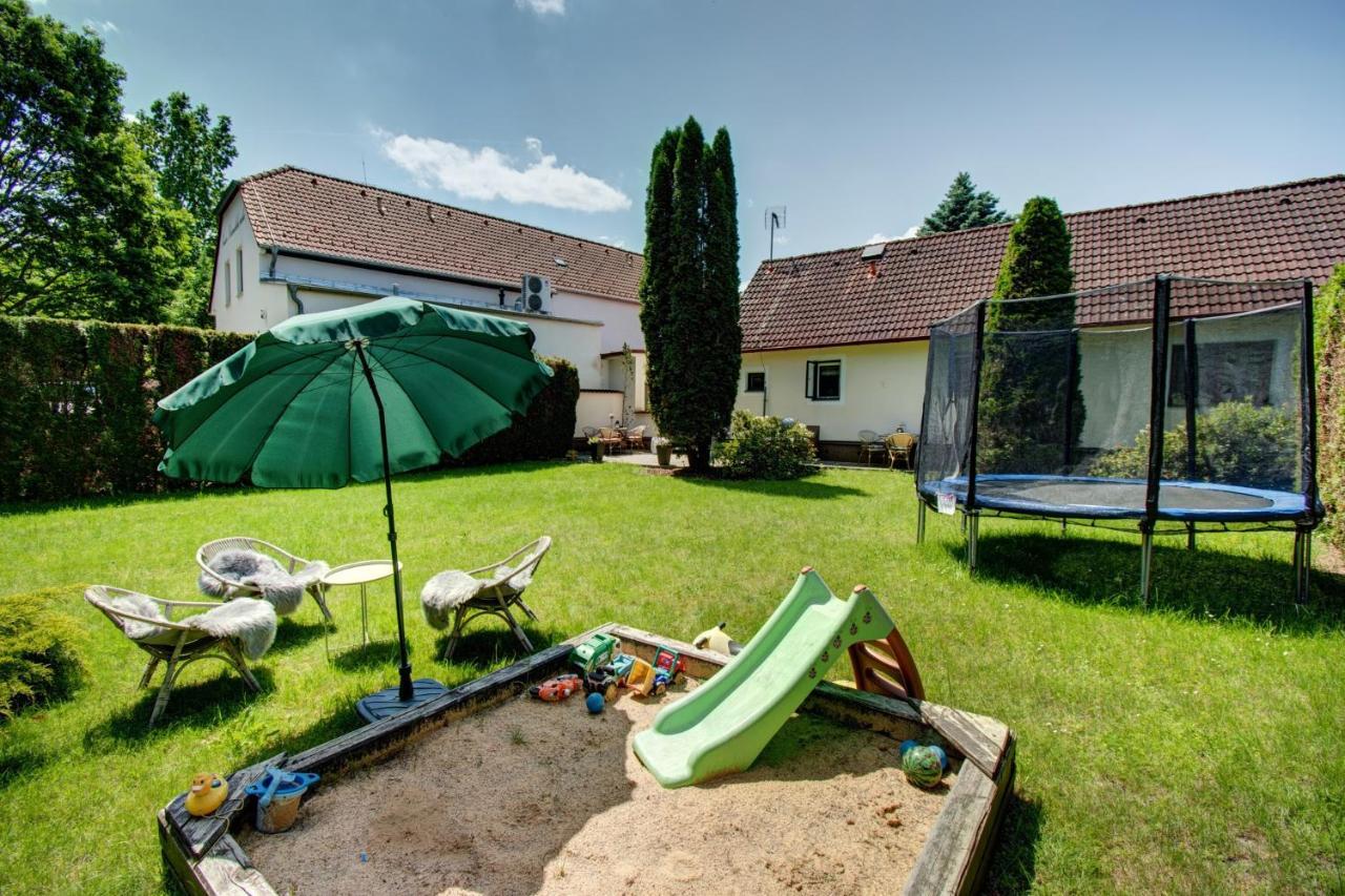 Penzion U Zameckeho Parku Třeboň Exteriör bild