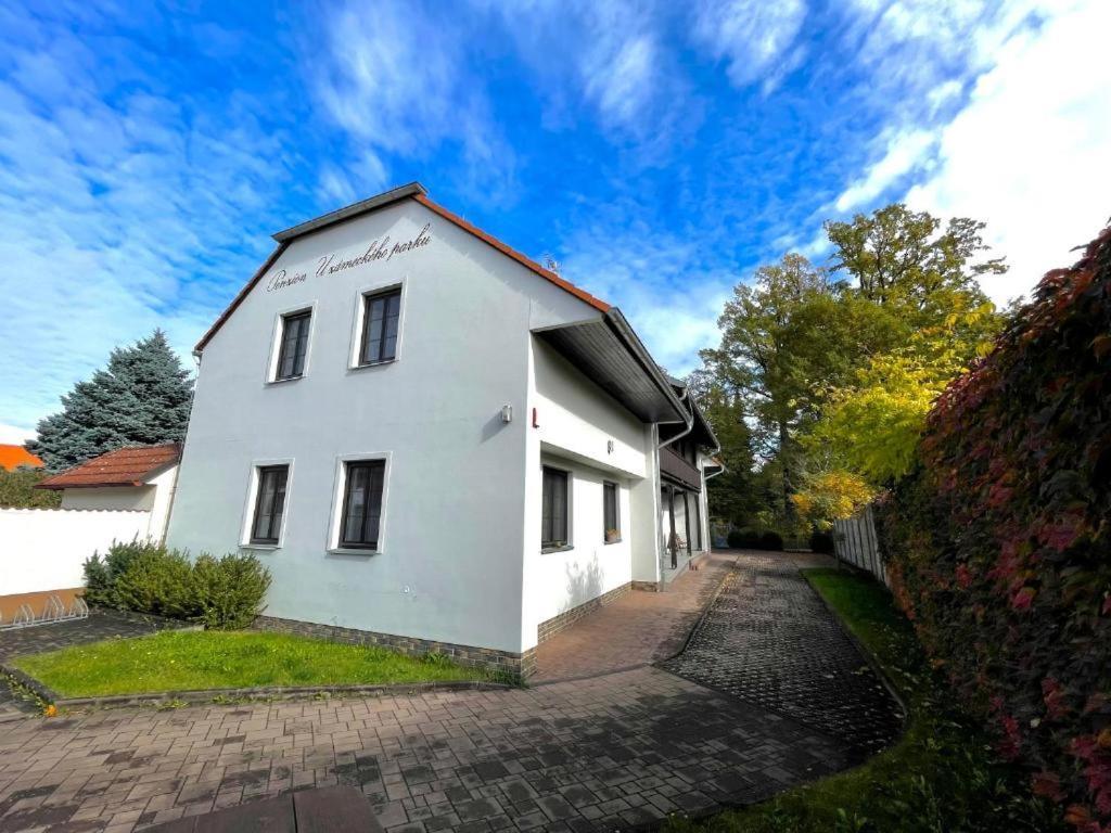 Penzion U Zameckeho Parku Třeboň Exteriör bild