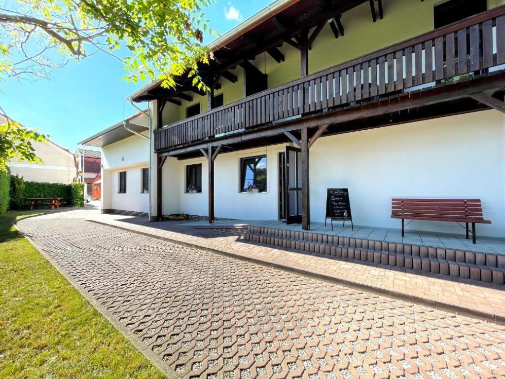 Penzion U Zameckeho Parku Třeboň Exteriör bild