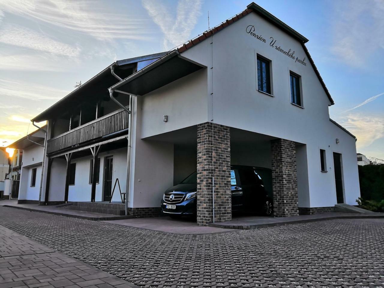 Penzion U Zameckeho Parku Třeboň Exteriör bild